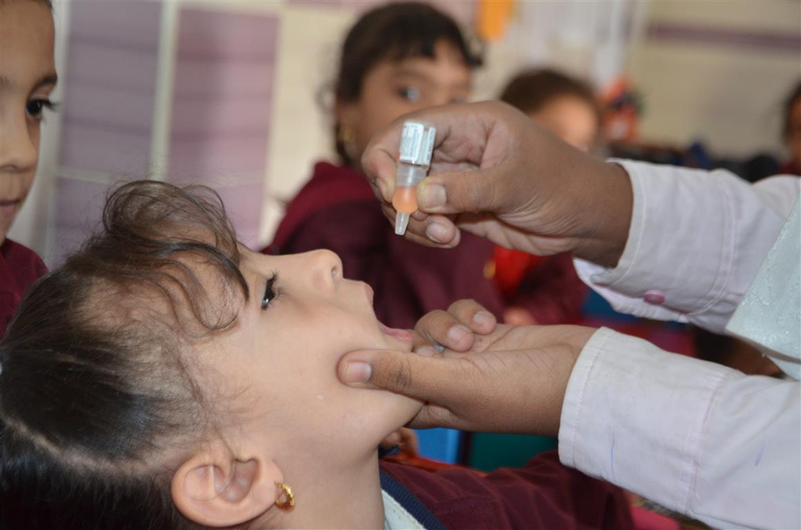 شاهد تطعيمات أطفال محافظة الأقصر في الحملة القومية ضد شلل الأطفال (4)