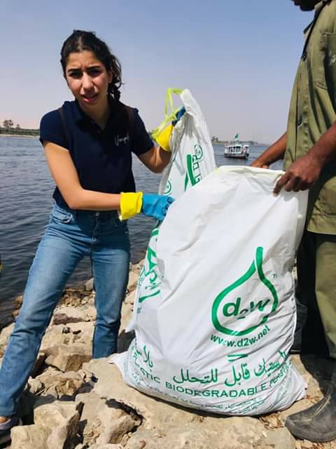 شباب بالأقصر ينظمون مبادرة لتنظيف نهر النيل ويرفعون 750 كيلو قمامة ومخلفات صلبة (2)