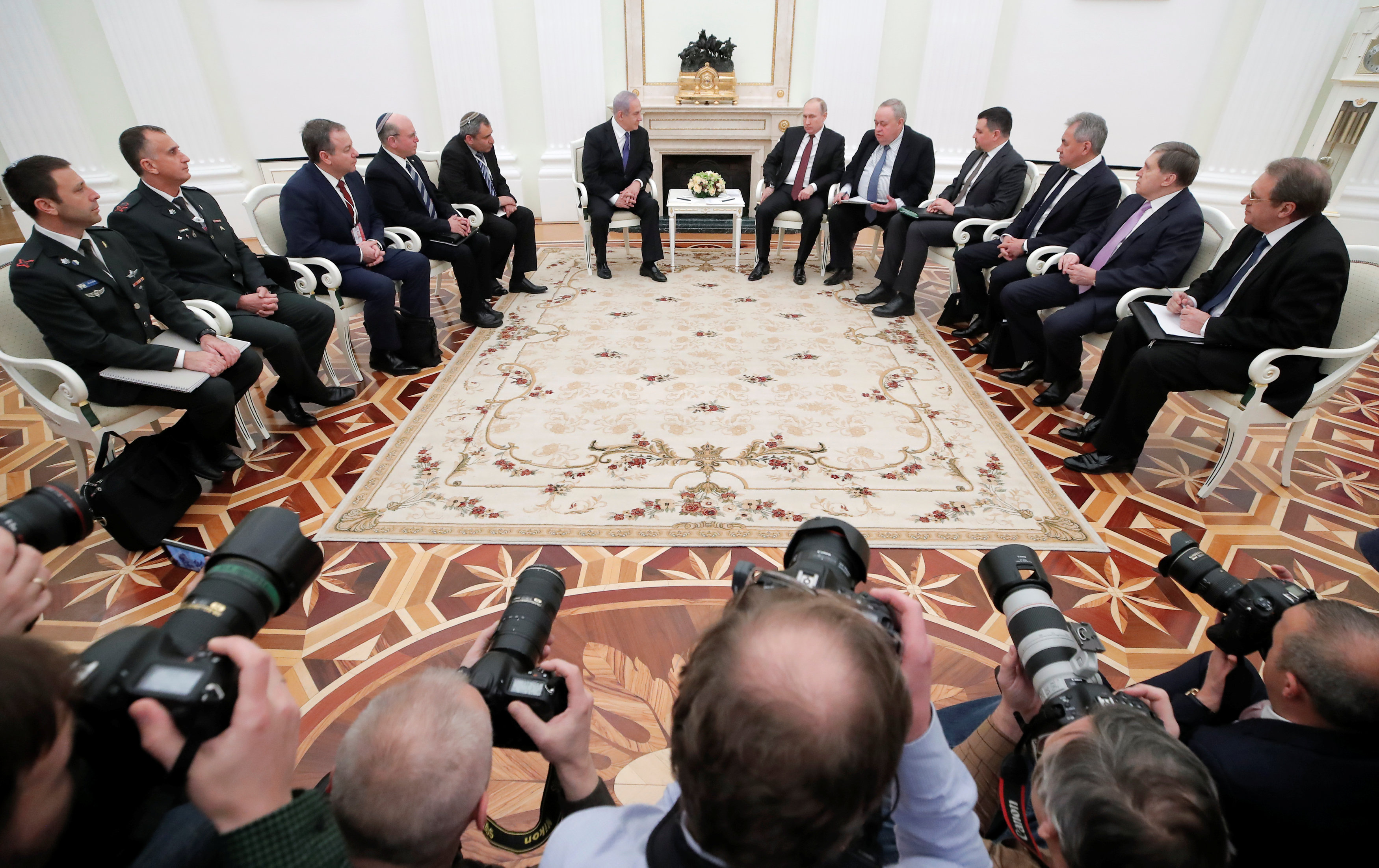 جانب من الجلسة التى جمعت بوتين بوفد نتنياهو