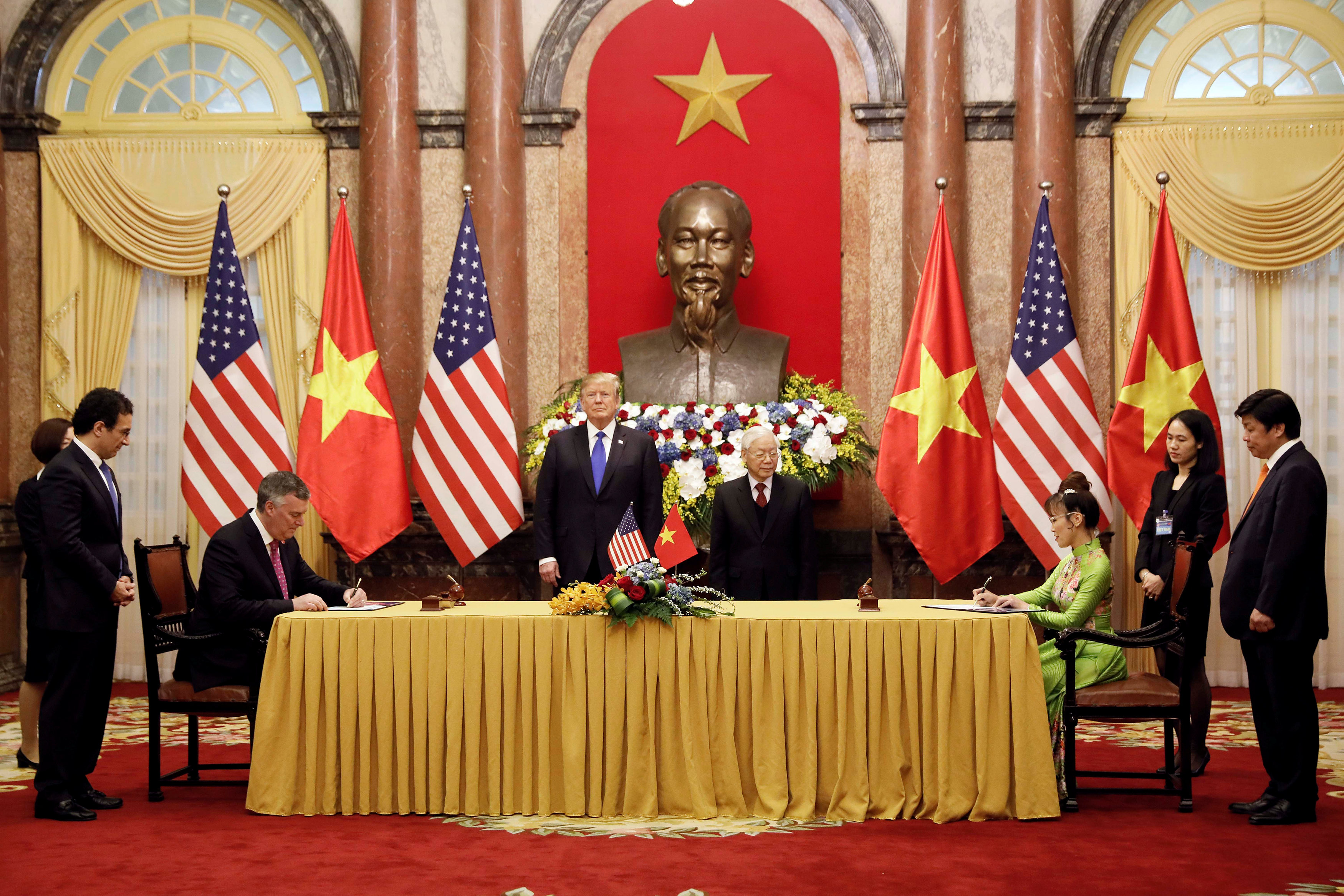 توقيع اتفاقات بين أمريكا وفيتنام على هامش زيارة ترامب لهانوى