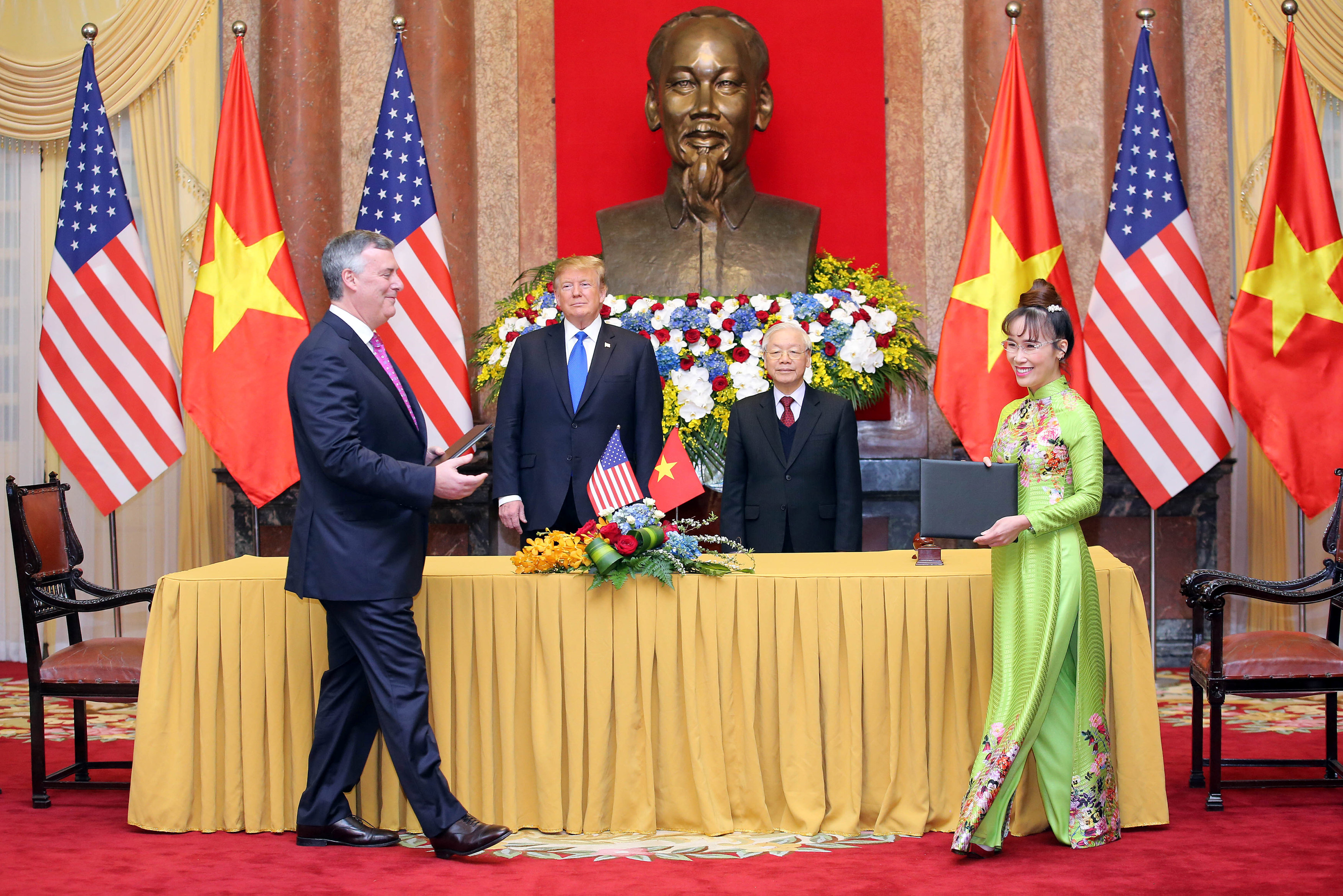 ترامب ونظيره الفيتنامى يشهدان توقيع اتفاقات بين البلدين