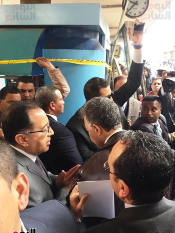 رئيس الوزراء فى محطة مصر (16)