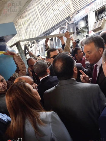 رئيس الوزراء فى محطة مصر (7)