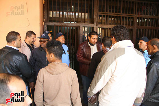 استقبال المصابيين بمستشفى الهلال - حادث محطه مصر (4)