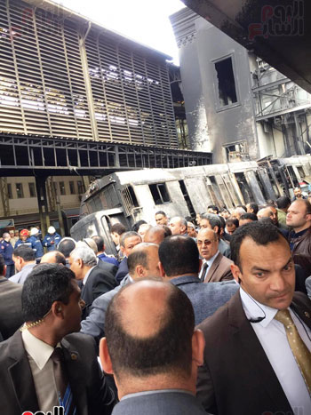 رئيس الوزراء فى محطة مصر (12)