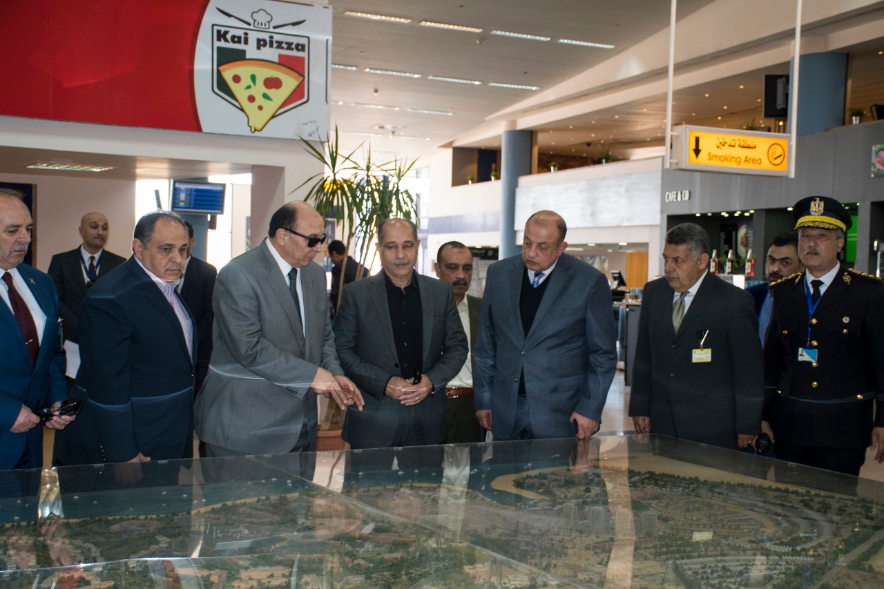 وزير الطيران يتفقد مطار مرسى علم ويوجه بمراجعة الإجراءات الأمنية (4)