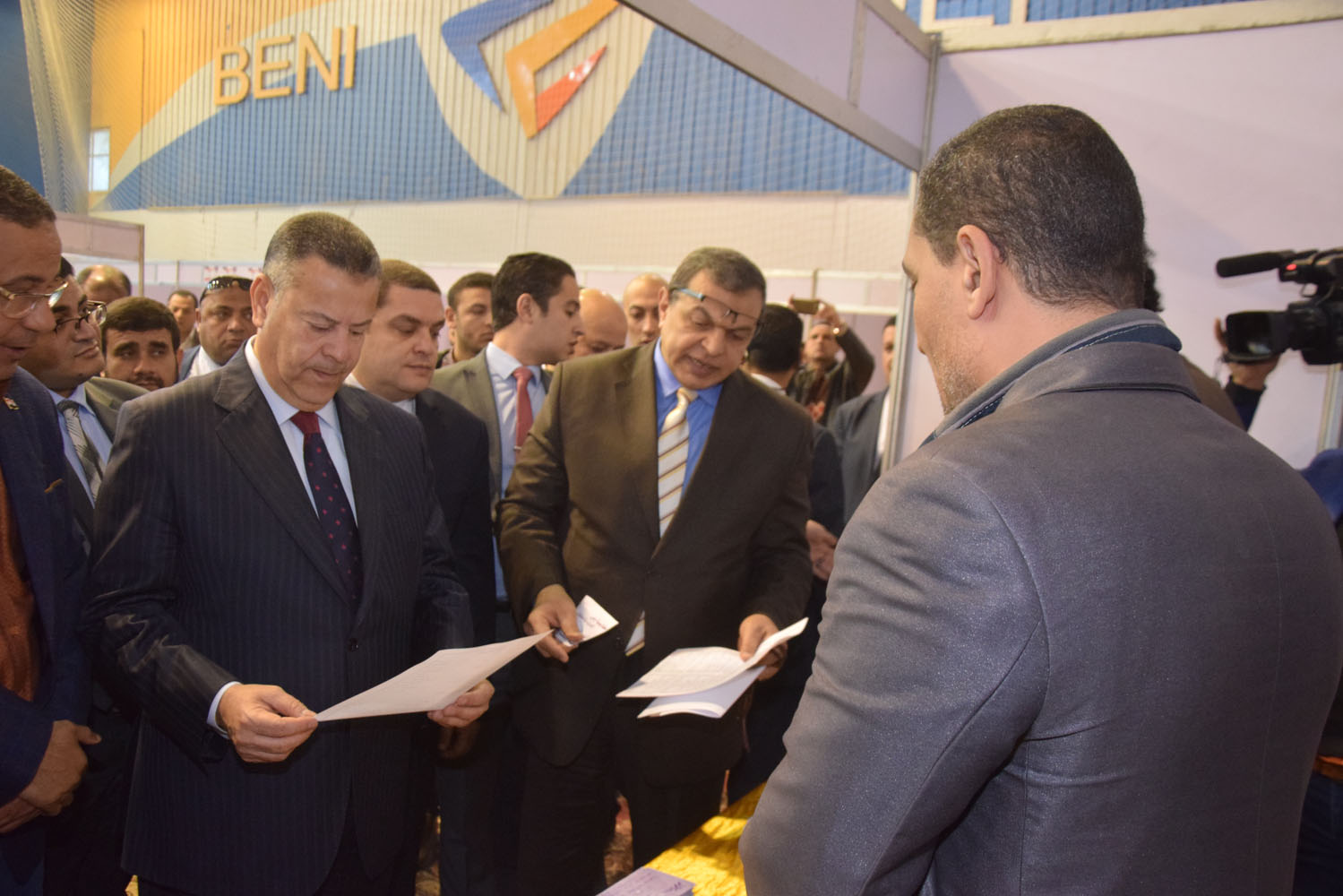 وزير القوى العاملة ومحافظ بنى سويف يفتتحان ملتقى التوظيف  (2)
