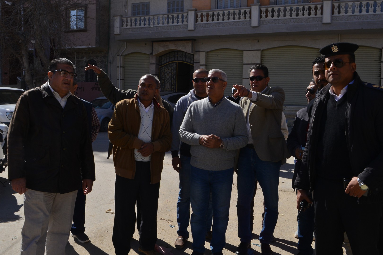 محافظ مطروح يوجه بتوسعة شارع المرور القديم  (1)