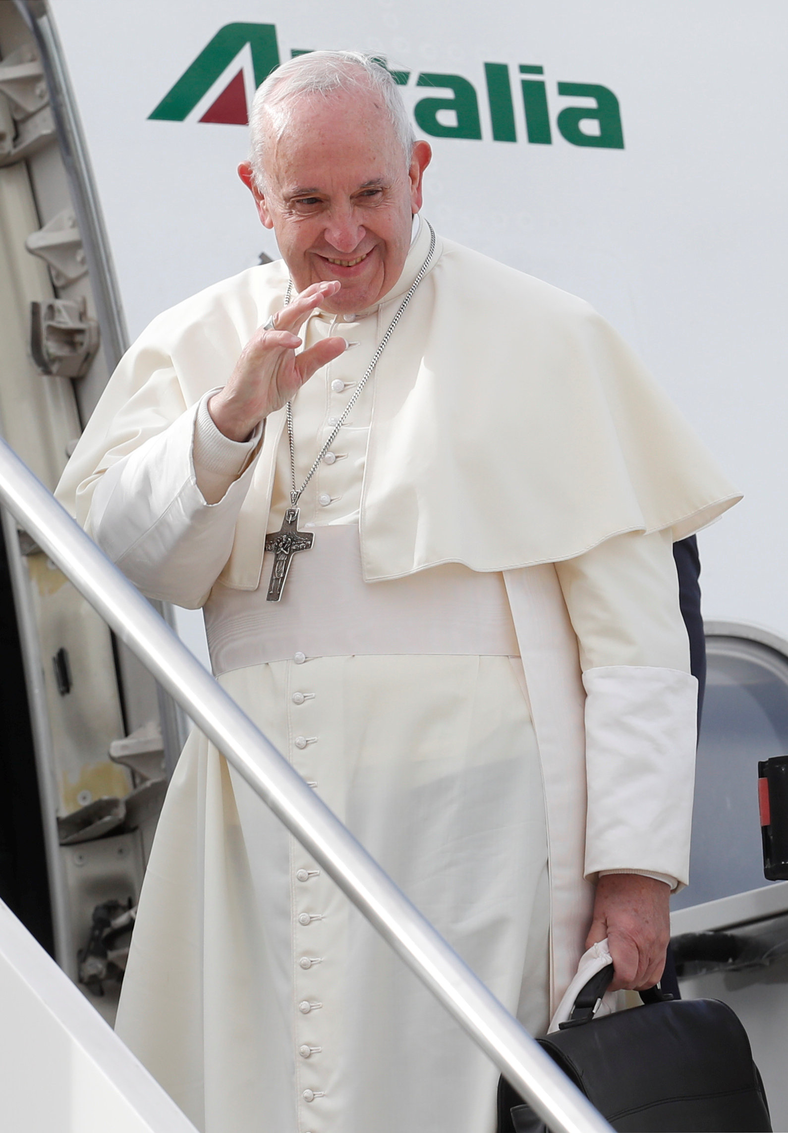 البابا فرنسيس يغادر روما متوجها إلى أبو ظبى لحضور لقاء الأخوة الإنسانى (3)