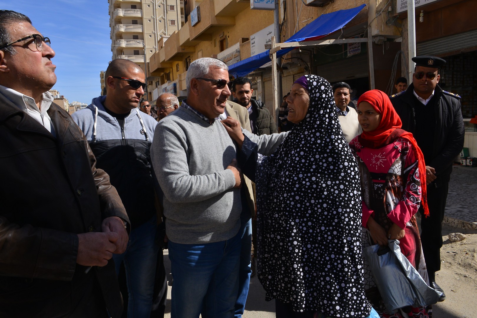 محافظ مطروح يوجه بتوسعة شارع المرور القديم  (2)
