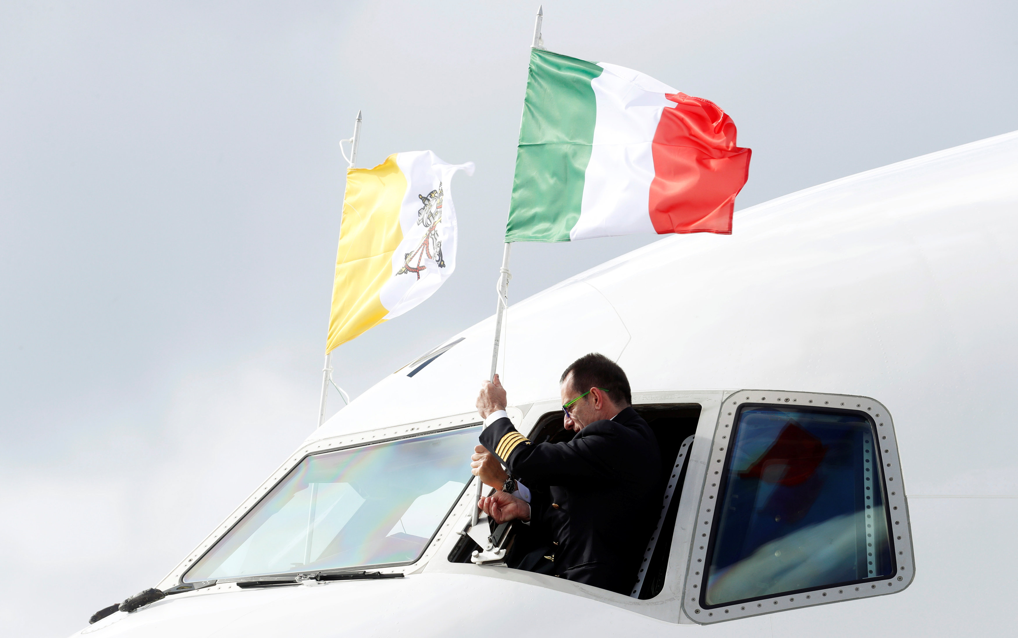 البابا فرنسيس يغادر روما متوجها إلى أبو ظبى لحضور لقاء الأخوة الإنسانى (5)