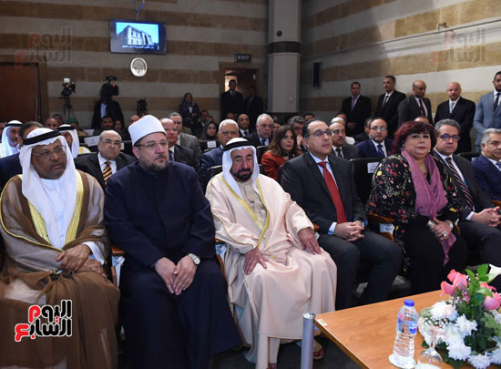 رئيس الوزراء وحاكم الشارقة يفتتحان مبنى دار الكتب بباب الخلق بعد ترميمها  (18)