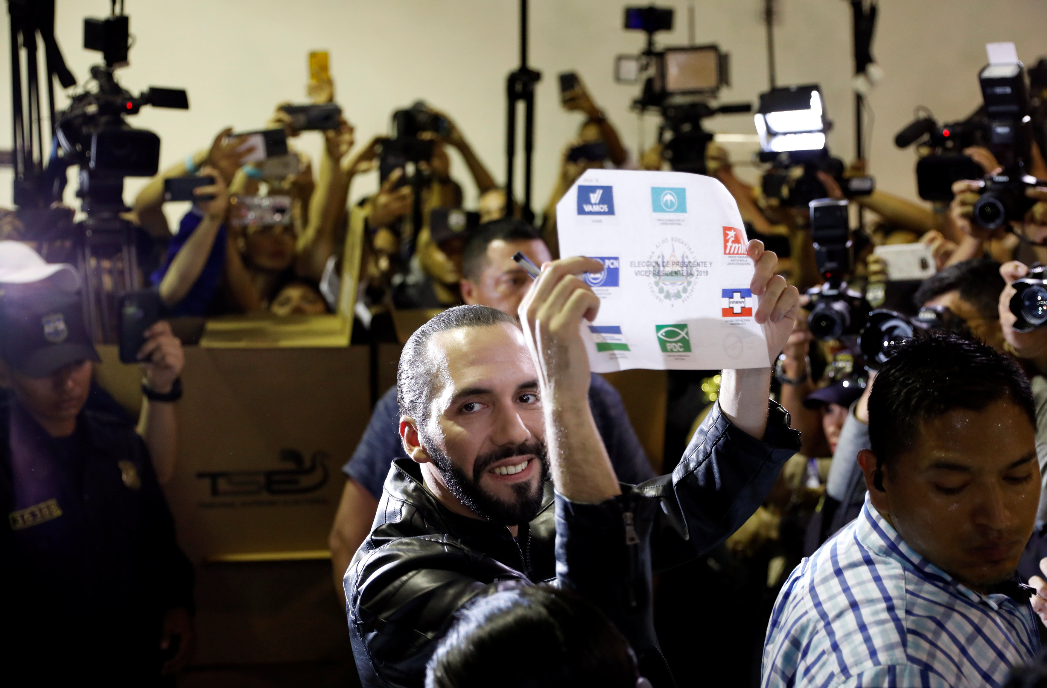 بوكيلى يتصدر النتائج الأولية لانتخابات الرئاسة فى السلفادور (1)