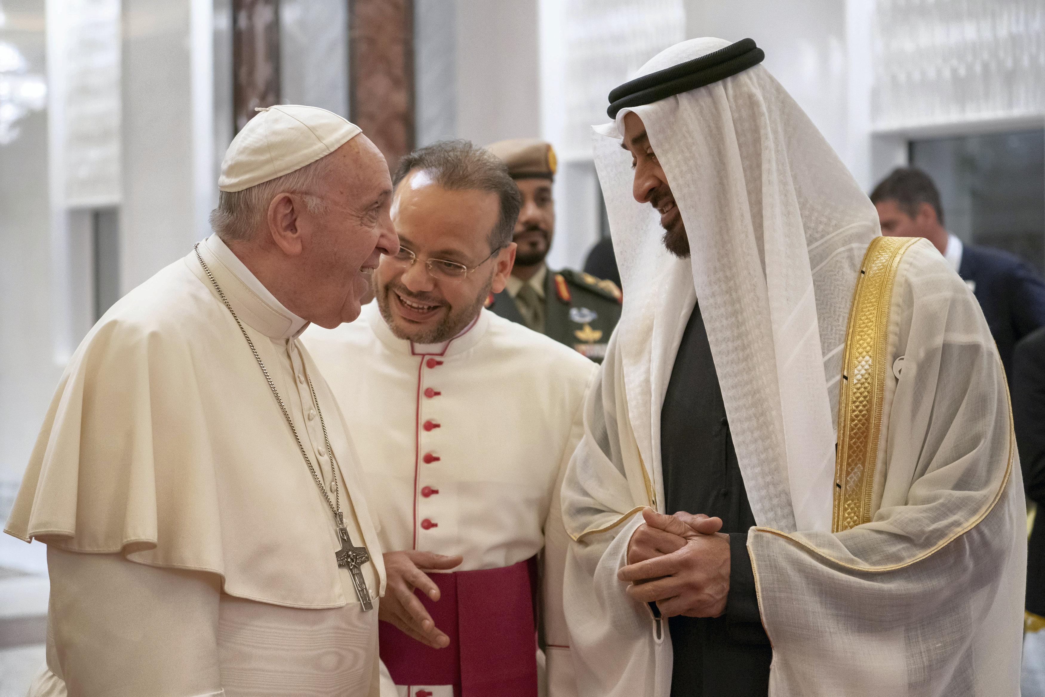 الشيخ محمد بن زايد يستقبلان بابا الفاتيكان فى الإمارات