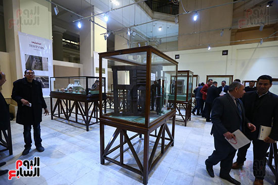 صور وزير الآثار يفتتح معرض حفائر البعثة الفرنسية الإيطالية (42)