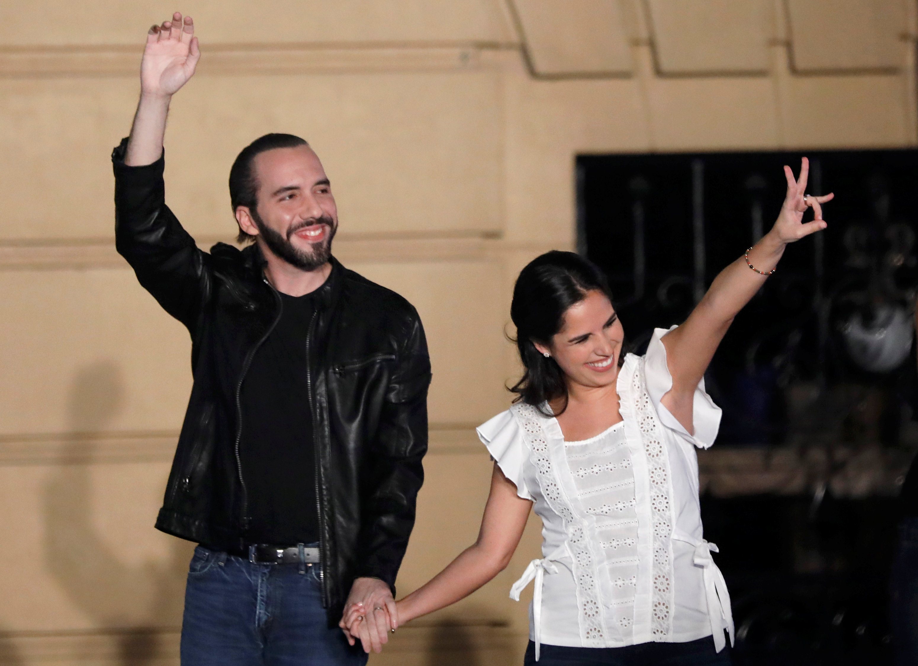 رئيس السلفادور الجديد وزوجته