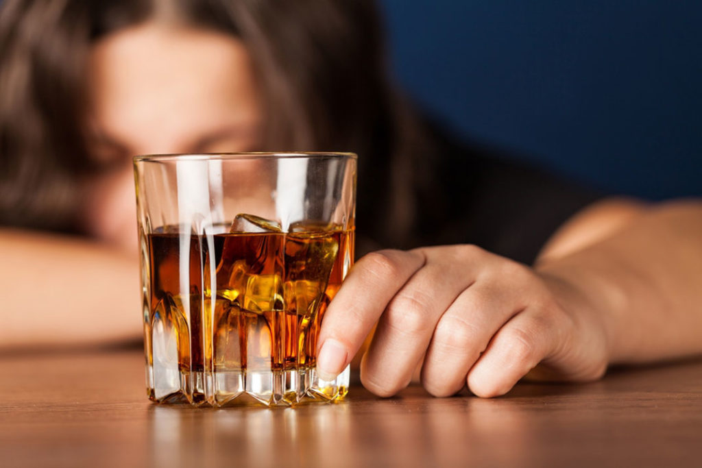 الكحول يزيد من التهاب المفاصل