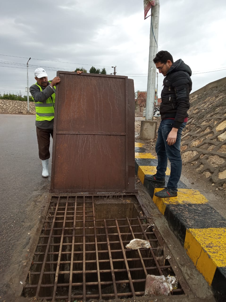 معدات مياه القليوبية منتشرة فى شوارع المحافظة وتوابعها لشفط الأمطار  (5)