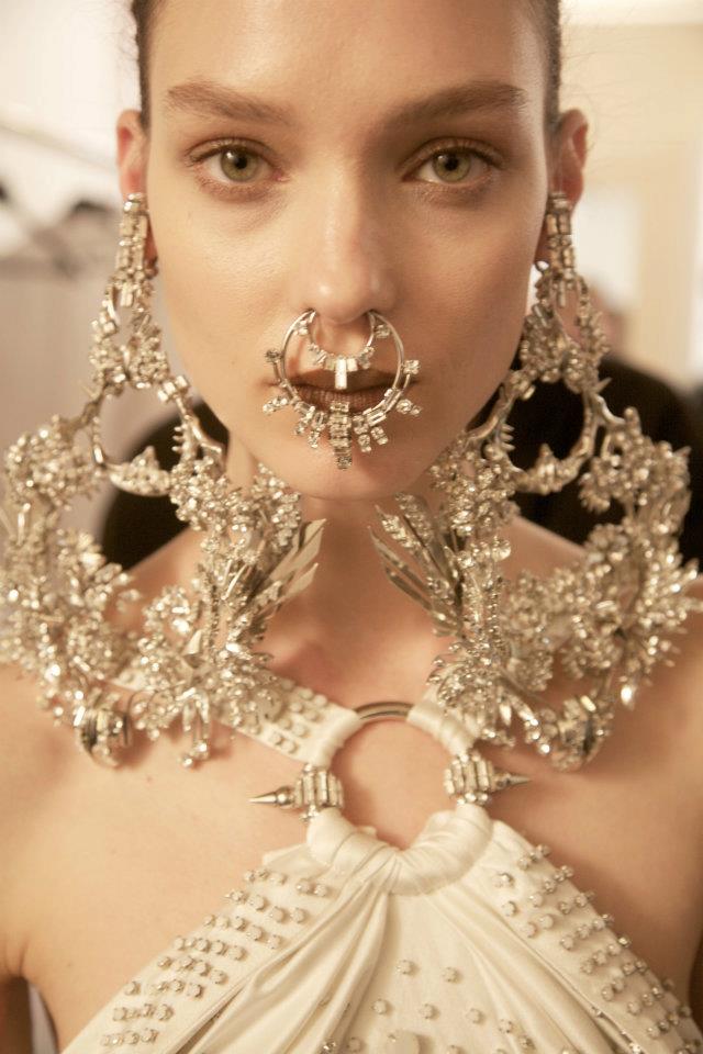 Style Mad Alice, Givenchy Haute Couture 2012 backstage 01