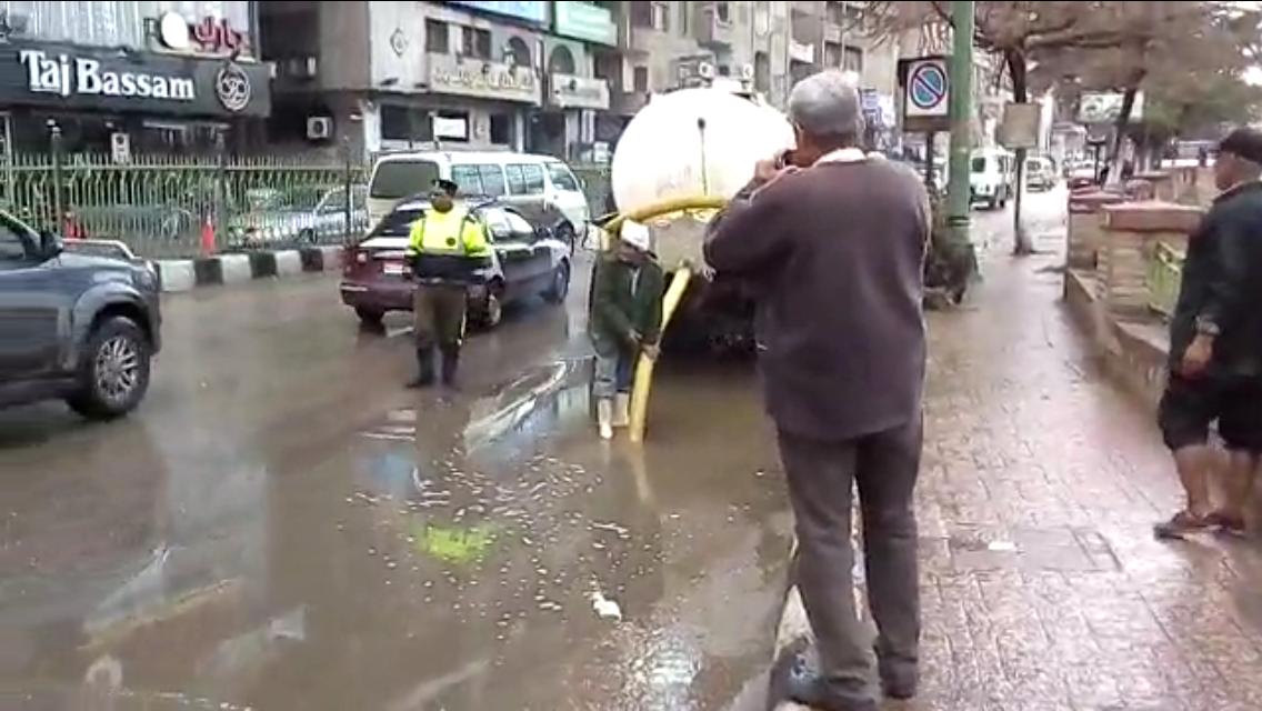 شفط مياه الأمطار من شوارع الزقازيق (1)