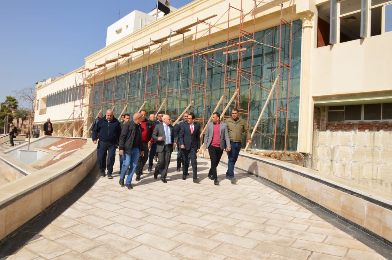محافظ بورسعيد يتابع أعمال تطوير مبني الديوان العام للمحافظة (2)