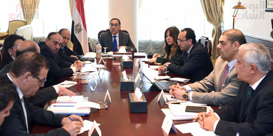   رئيس الوزراء يلتقى أعضاء المجلس التصديرى للصناعات النسيجية  (3)
