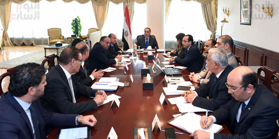   رئيس الوزراء يلتقى أعضاء المجلس التصديرى للصناعات النسيجية  (1)