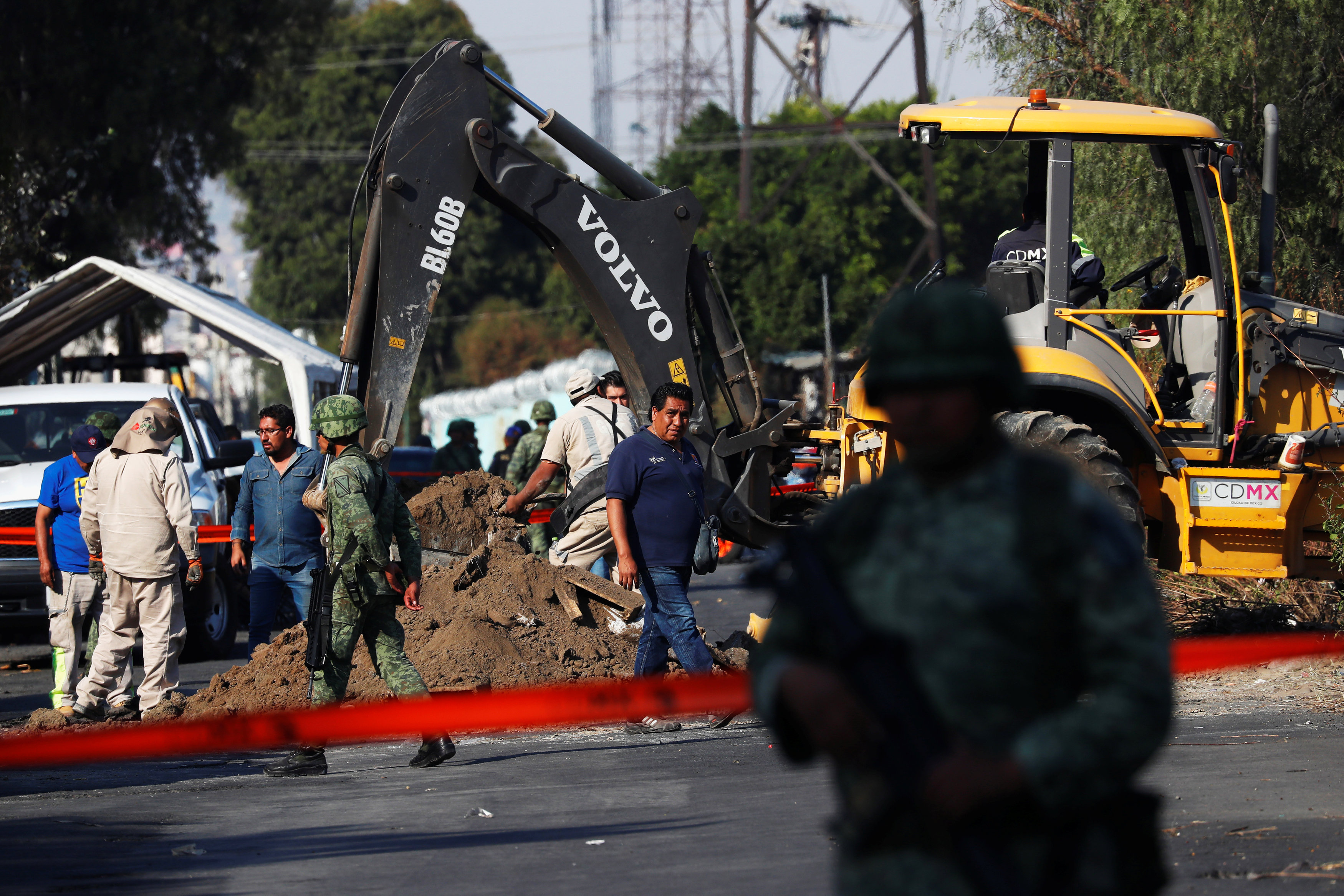 الجيش المكسيكى يقود حملة مكبرة ضد سارقى الوقود (1)