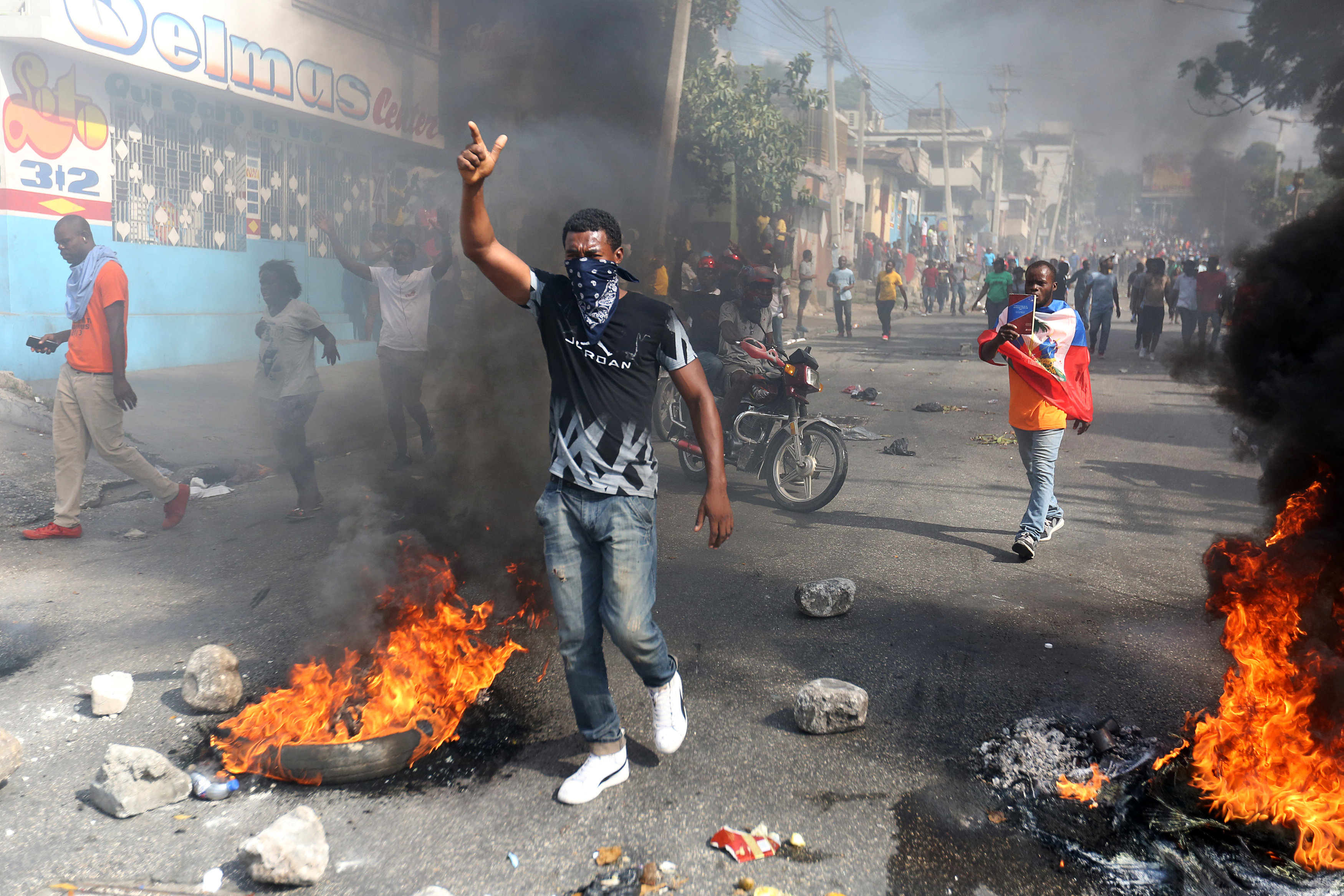 مظاهرات عنيفة فى هايتى بسبب الفساد (13)