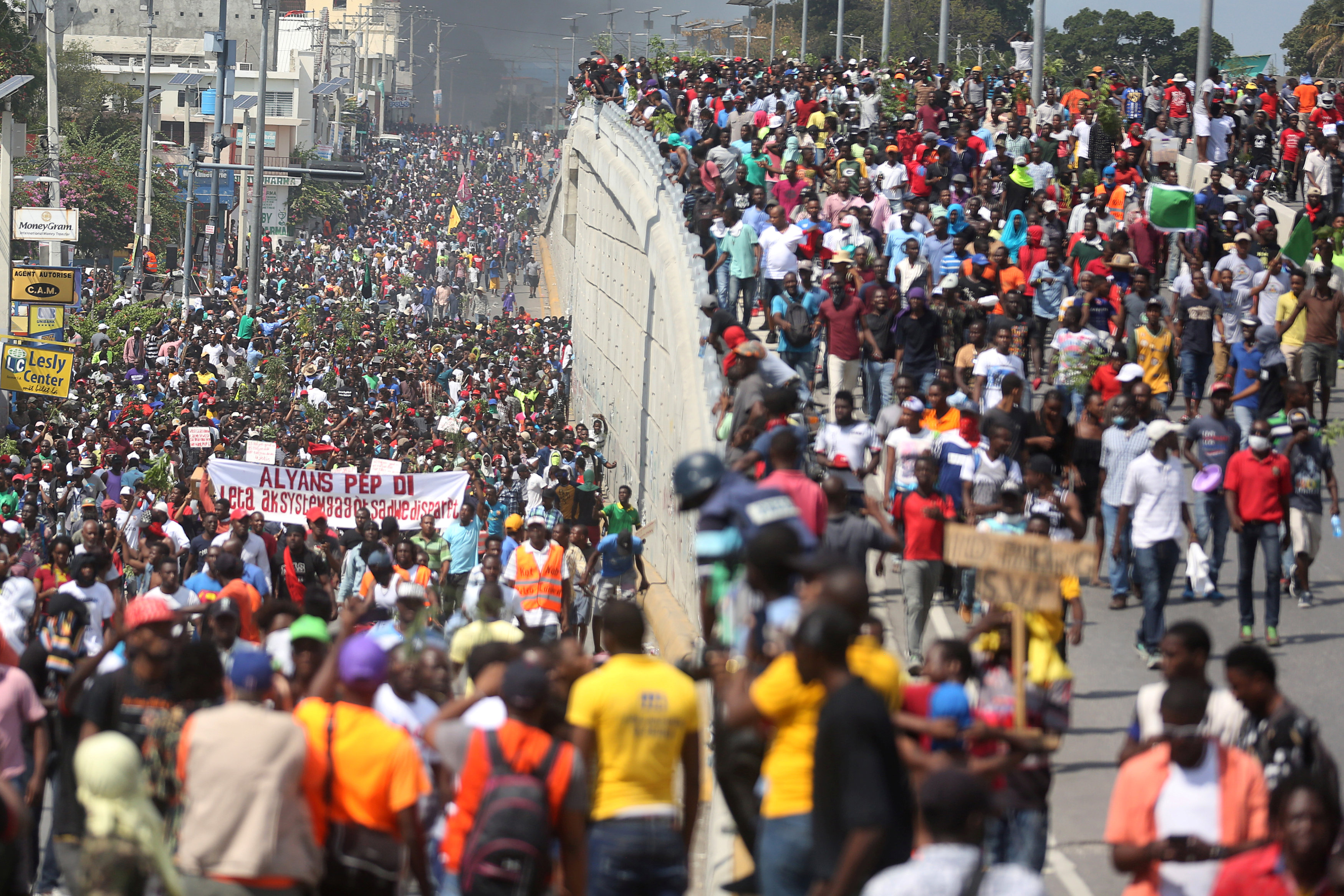 مظاهرات عنيفة فى هايتى بسبب الفساد (12)