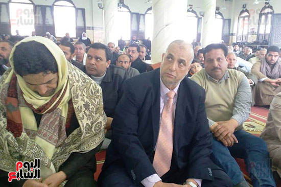 وزير التموين يؤدي صلاة الجمعة بمسجد بأبو كبير بالشرقية (4)