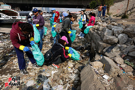 وزيرة البيئة تطلق حملة لتنظيف نهر النيل من المخلفات خاصة البلاستيكية (28)