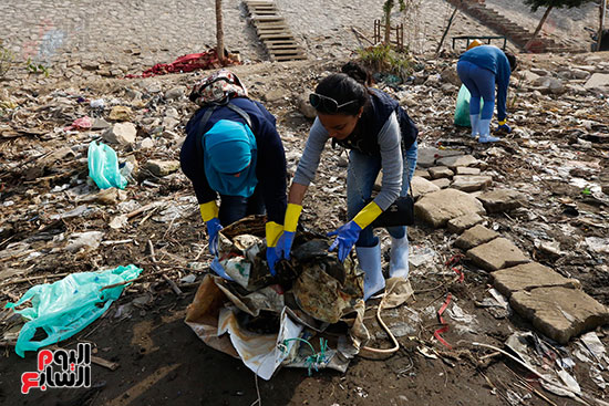 وزيرة البيئة تطلق حملة لتنظيف نهر النيل من المخلفات خاصة البلاستيكية (57)