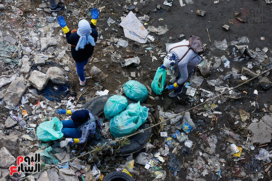 وزيرة البيئة تطلق حملة لتنظيف نهر النيل من المخلفات خاصة البلاستيكية (72)