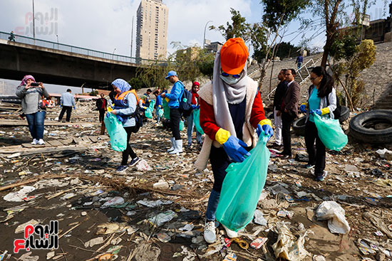 وزيرة البيئة تطلق حملة لتنظيف نهر النيل من المخلفات خاصة البلاستيكية (29)