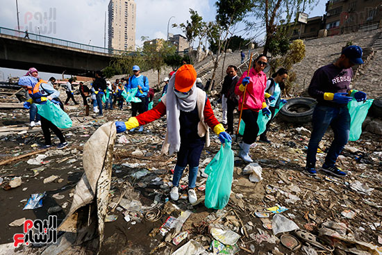 وزيرة البيئة تطلق حملة لتنظيف نهر النيل من المخلفات خاصة البلاستيكية (30)