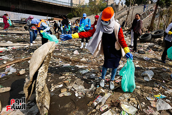 وزيرة البيئة تطلق حملة لتنظيف نهر النيل من المخلفات خاصة البلاستيكية (31)