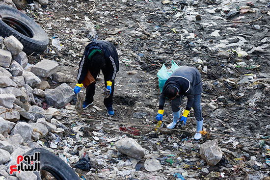 وزيرة البيئة تطلق حملة لتنظيف نهر النيل من المخلفات خاصة البلاستيكية (68)