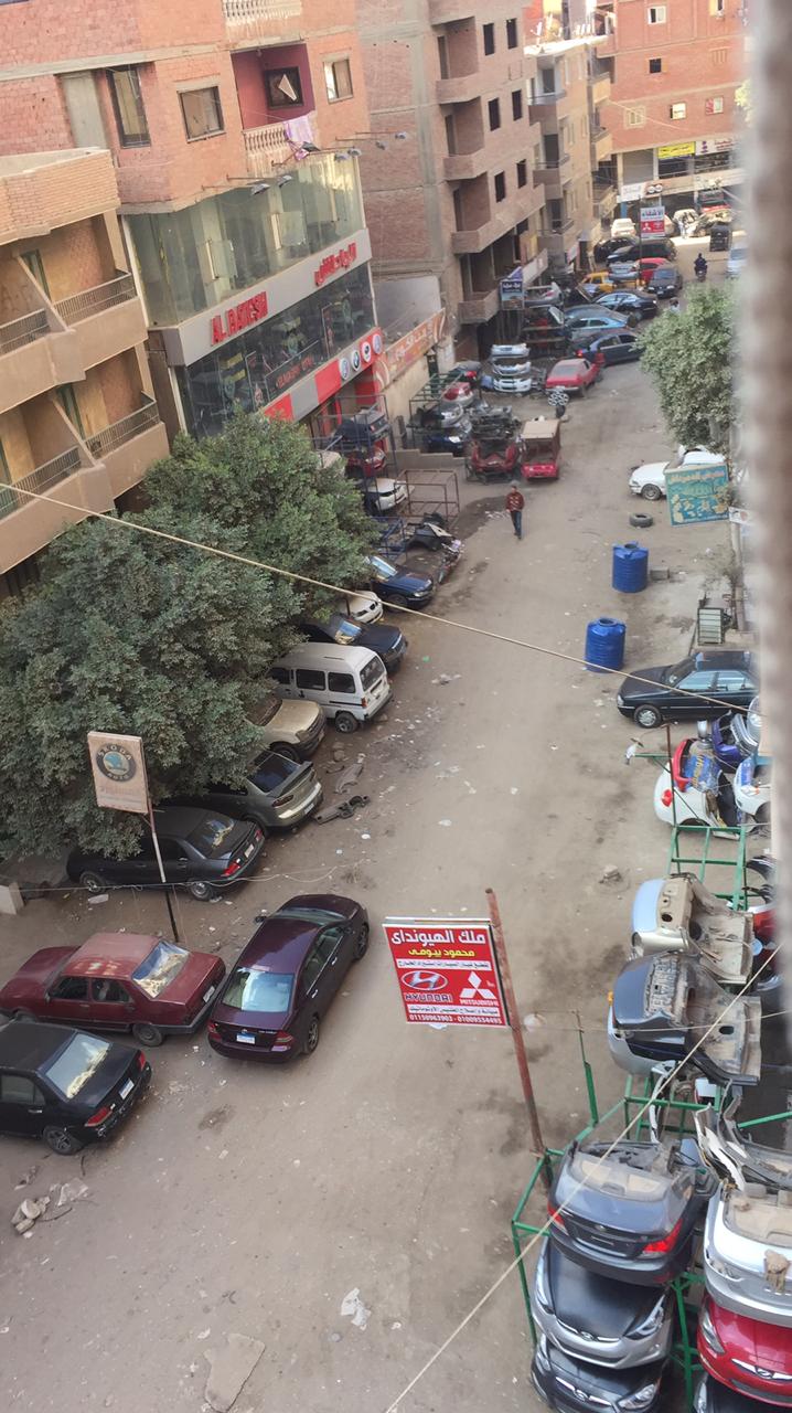 ورش لتصليح السيارات داخل الكتلة السكنية فى مدينة الحرفين بالسلام (1)