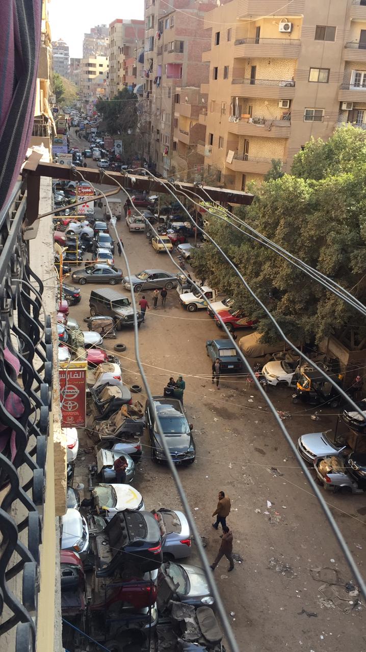 ورش لتصليح السيارات داخل الكتلة السكنية فى مدينة الحرفين بالسلام (5)