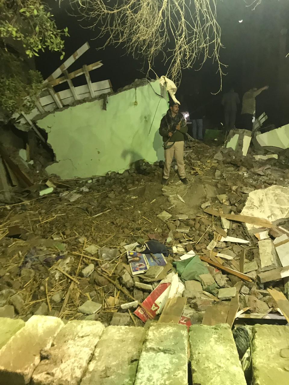 موقع حادث انهيار منزل منفلوط بقرية بنى مجد (3)
