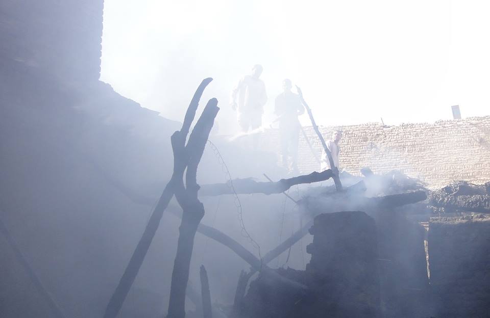 حريق بحوش مواشي بمدينة إسنا (4)