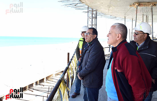رئيس الوزراء يتفقد المشروعات التنموية بمدينة العلمين الجديدة (4)