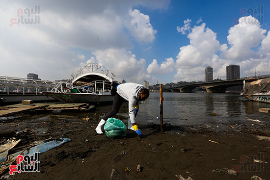 وزيرة البيئة تطلق حملة لتنظيف نهر النيل من المخلفات خاصة البلاستيكية (53)