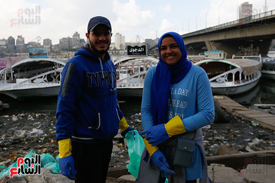 وزيرة البيئة تطلق حملة لتنظيف نهر النيل من المخلفات خاصة البلاستيكية (64)