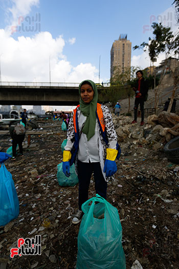 وزيرة البيئة تطلق حملة لتنظيف نهر النيل من المخلفات خاصة البلاستيكية (63)