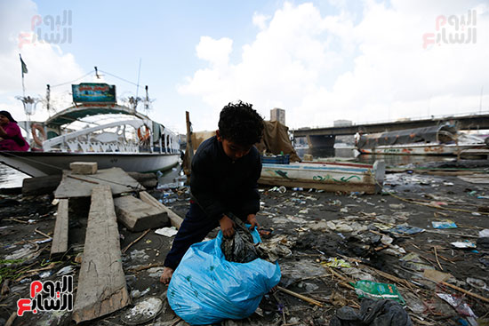 وزيرة البيئة تطلق حملة لتنظيف نهر النيل من المخلفات خاصة البلاستيكية (87)