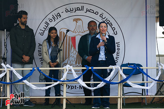 وزيرة البيئة تطلق حملة لتنظيف نهر النيل من المخلفات خاصة البلاستيكية (112)