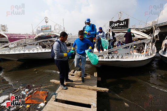 وزيرة البيئة تطلق حملة لتنظيف نهر النيل من المخلفات خاصة البلاستيكية (26)