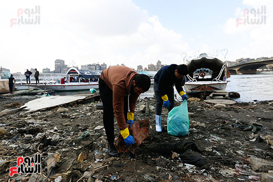 وزيرة البيئة تطلق حملة لتنظيف نهر النيل من المخلفات خاصة البلاستيكية (82)